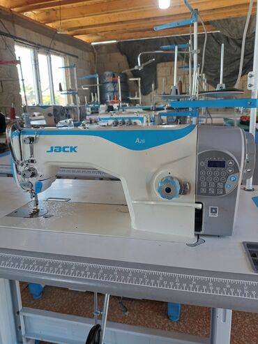 швейная машинка: Швейная машина Jack, Компьютеризованная, Автомат
