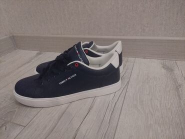 прокат национальных костюмов для детей: Мужские кроссовки, 45, Tommy Hilfiger, Новый, цвет - Синий, Бесплатная доставка