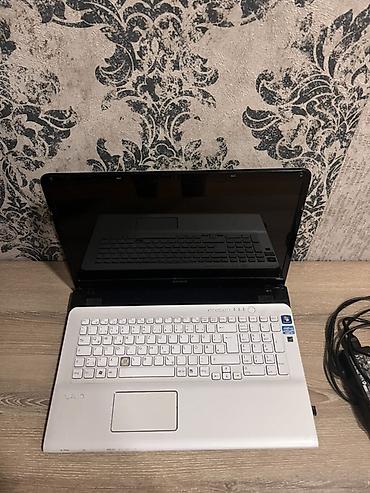 sony 2500: Sony VAIO noutbuk – ağ korpuslu, klassik dizayn. Xüsusiyyətlər: - — 1