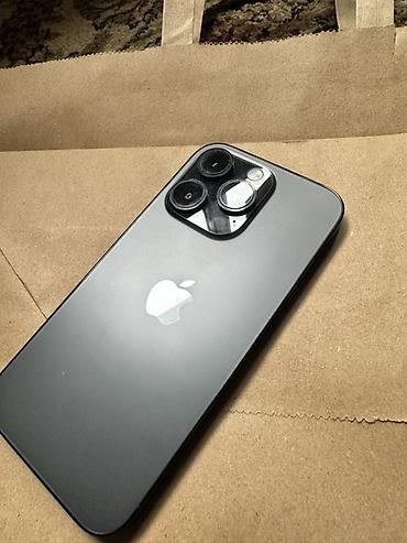Apple iPhone 14 Pro с тремя камерами Pro‑уровня - Корпус: темный цвет
