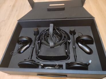 htc vive: VR Oculus Rift satilir . qutuda . yalniz nausnikler islemir. Yalniz