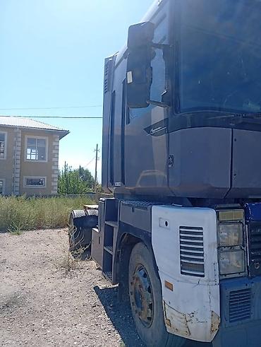 бампер передний w211: Тягач, Renault, 1999 г., Без прицепа — 2