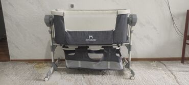 я ищу кровать: Детская приставная кроватка, С колесиками, цвет - Серый