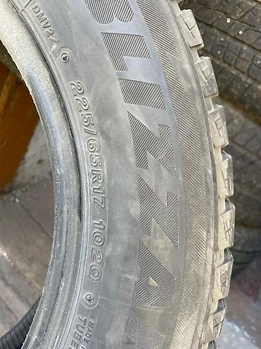 952 2: Шины 225 / 65 / R 17, Зима, Б/у, Комплект, Внедорожные (АТ/МТ), Bridgestone — 3