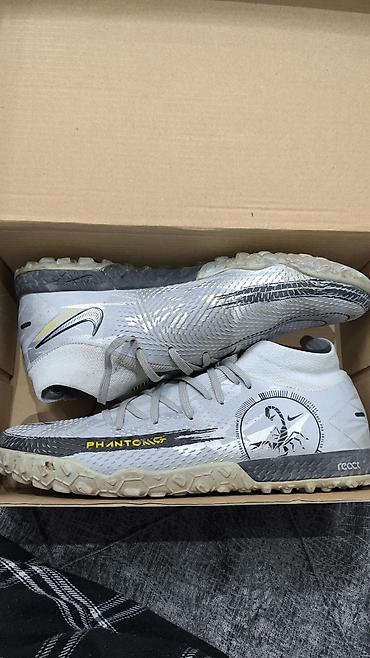 Футбольные бутсы/сороконожки Nike Phantom GT 
Размер 41-42(41,5)