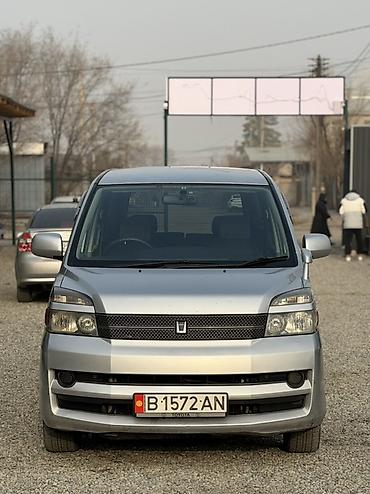 Toyota: Toyota Voxy: 2005 г., 2 л, Автомат, Бензин, Минивэн — 1