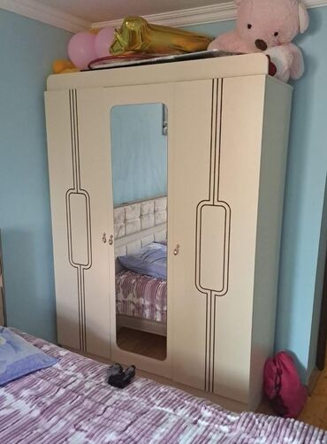 купить бу шкаф для одежды: İşlənmiş, Açılan, 3 qapılı Düz dolab, Dolab-asılqan