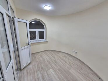 отель в бостери: Сдаю Офис, 9 м², В бизнес центре, 1 линия