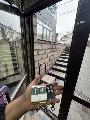 Пульты для ворот и шлагбаумов: Для распашных ворот, Alutech, Новый, Платная доставка, Самовывоз, Бесплатная доставка — 11