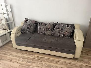 Диван-кровать с тремя подушками - Тип: прямой диван, раскладной at lalafo.kg Диван-кровать с тремя подушками - Тип: прямой диван, раскладной