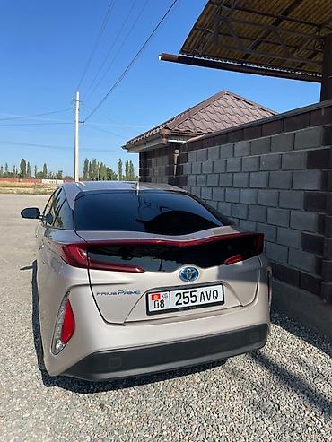 Транспорт: Toyota Prius: 2017 г., 1.8 л, Вариатор, Гибрид, Лифтбек — 2