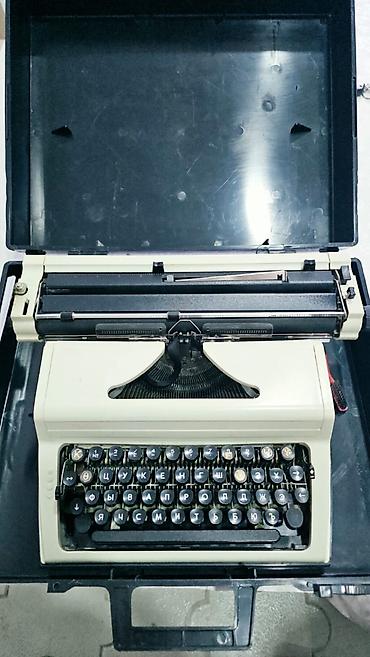 maşın kolleksiyası: Mexanik yazı maşını 1980-cı il istehsalı 🛍️ Qiymət 40 manat. tam — 2
