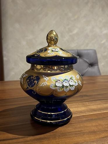 Ev və bağ: Qapaqlı bəzəkli şüşə qab - Material: qalın kobalt-mavi şüşə - Üslub — 5