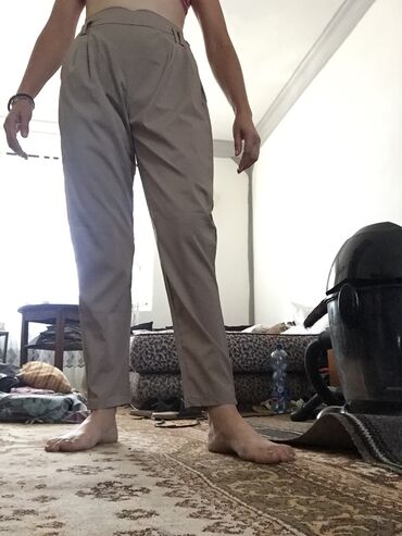 Lične stvari: Pantalone 300 dinara