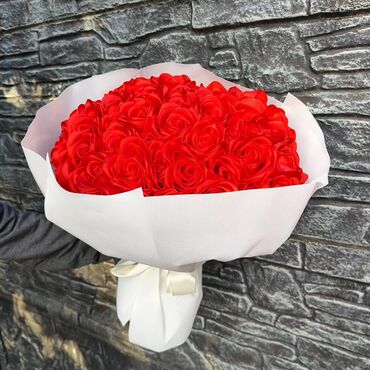розы корни: Наш первый букетик созданный из красных атласных лент с добавлением
