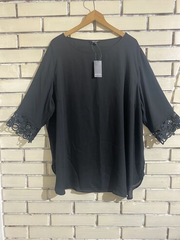 Vel. 56 Bluza Esmara Bluza nova sa etiketom Dužina 80 Ramena 49 O