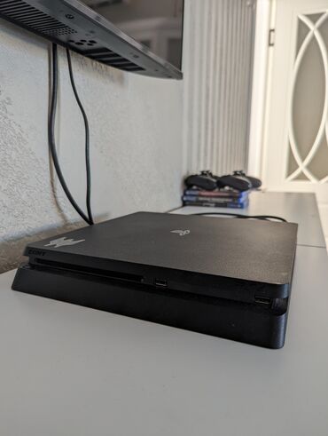 Продам приставку PlayStation 4 Slim на 1000 гигабайт. Дёшево. Цена