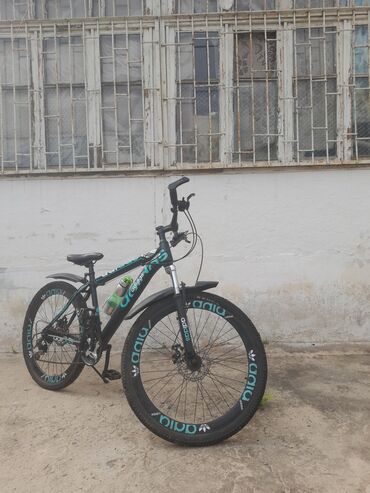 velosiped hisseleri: İşlənmiş Şose velosipedi Adidas, 26", sürətlərin sayı: 10, Ünvandan götürmə