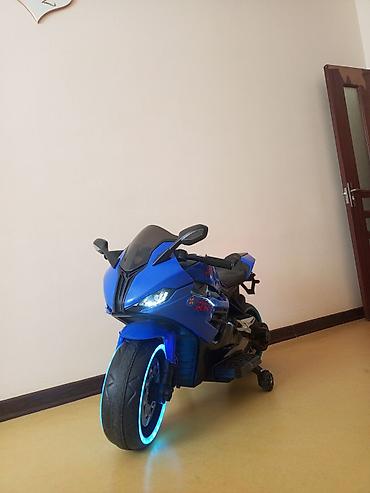 usaq yemek masa: Uşaq üçün elektrikli motosiklet – idman stili, mavi rəng — 5