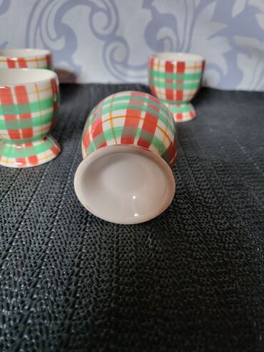 Kuhinjski setovi: Postolja nova za kuvana jaja 70,80te. Postolja komada 6 u — 8