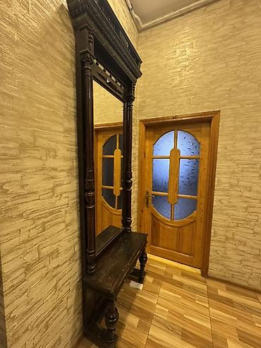 Mebel: Antik üslublu giriş konsolu və güzgü - Material: küt ağac (tünd — 2