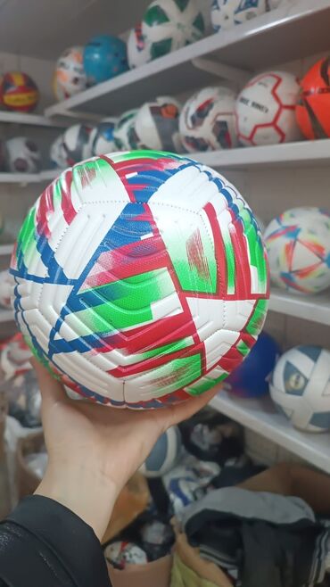 qacis aparati 2ci el: Bu futbol topları müxtəlif rənglərdə və naxışlarda təklif olunur. Ağ