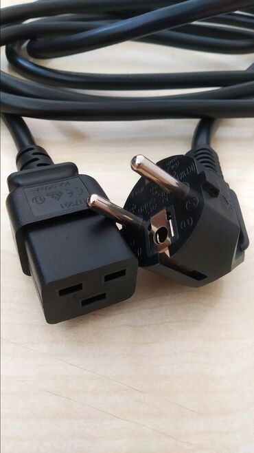 elektrik gücləndirici: Elektrik kabel