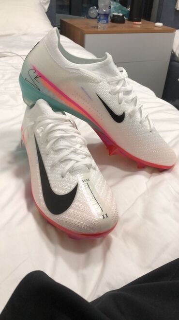 футбольные сараканошки: Футбольные бутсы Nike Mercurial (линейка Vapor/Superfly), цвет белый с