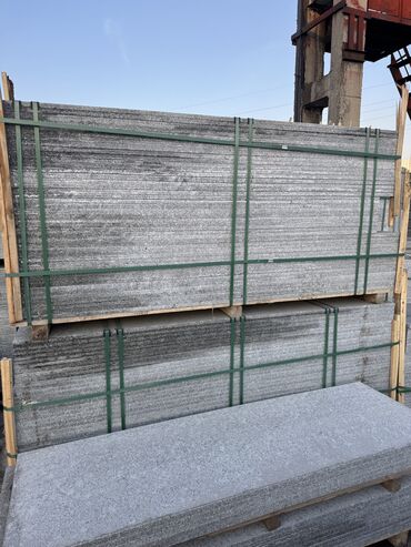 Фасадные гранитные плитки: Гранит Серый гранит от 1700, кок сарай,натуральный камень, такая цена — 5