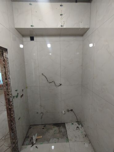 Укладка плитки: Резка плитки, Гидроизоляционные работы, Укладка плитки на откосы, окна, двери | Керамическая плитка, Керамогранитая плитка, Мозаичная плитка | Диагональная укладка, Горизонтальная укладка, Раскладка в разбежку Больше 6 лет опыта — 12