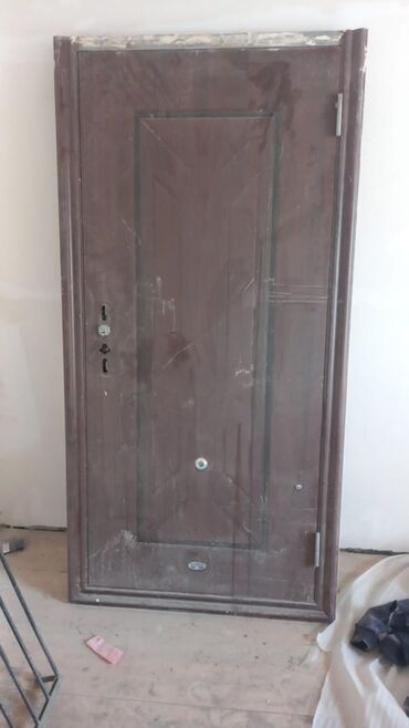 işlenmiş dik: Məhsul: Giriş/otaq üçün metal qapı 2 ədəd Təsvir: - Material