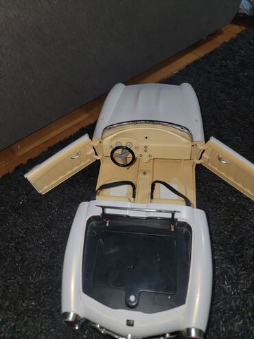 Figurice i makete: Veliki maketni/kolekcionarski kabriolet – bela oldtajmer — 8