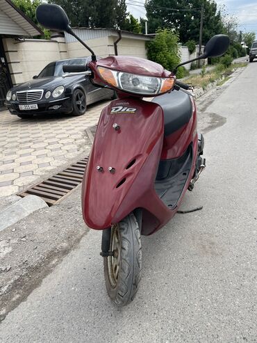 скутер 50 кубов: Кичи мопед Honda, 50 куб. см, Бензин, Колдонулган