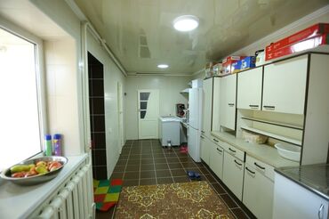 Продажа домов: Дом, 300 м², 8 комнат, Собственник — 26