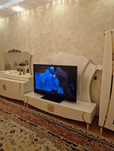 polkalı şkaf: İşlənmiş, Rəf, Dolab, TV altlığı, Malayziya