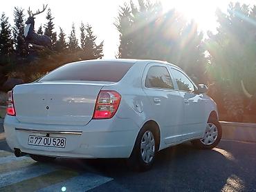 qaz: Chevrolet Cobalt, ağ rəng, sedan kuzov. Buraxılış 2031 ə kimi var — 3