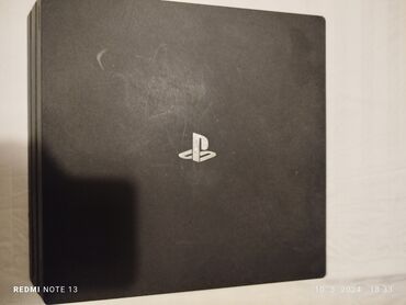 PS4 (Sony Playstation 4): Prodajem Ps 4 Pro 1TB u odličnom stanju uz njega dobija se i jadan