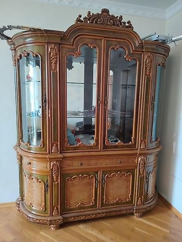 Ev və bağ: Klassik üslubda vitrin-bufet - Material: təbii ağac massiv və MDF — 1
