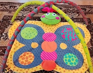 oyuncaq bebe: Körpələr üçün kəpənək formalı oyun xalçası və 2 tağ. Çox səliqəli — 4