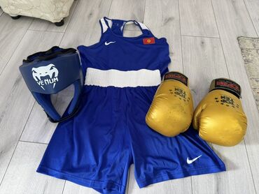 теннис ракетка: Продам набор: перчатки, форма, шлем🔥

Надевал на соревнованиях 2 раза!