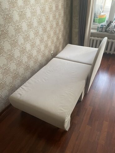 защитные бортики на кровать: Односпальная кровать, Б/у, С мягким изголовьем, длина - 195 см