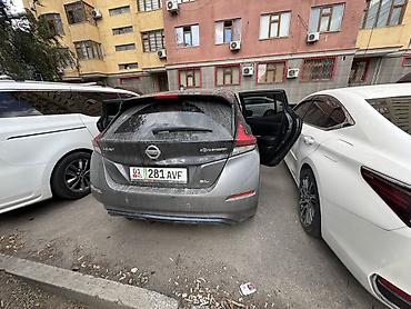 mini ev: Nissan Leaf: 2018 г., Автомат, Электромобиль, Хэтчбэк — 4