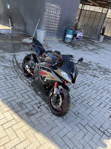 yamaha r1: Спортбайк Yamaha, 600 куб. см, Бензин