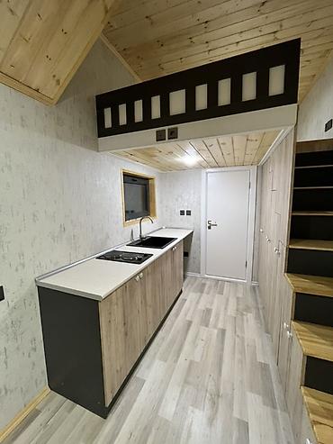Konteynerlər: Modul tipli mobil ev – “tiny house” Xüsusiyyətlər: - Daşınan — 9
