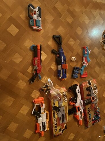 автомобильный набор: Çeşitli Nerf blasterləri dəsti. Dəstdə bir neçə fərqli model var, o