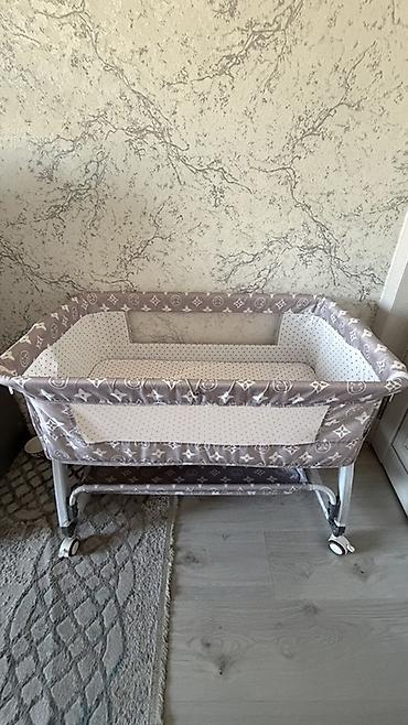 ining baby k308: Детская приставная кроватка, Б/у, С колесиками, цвет - Серый — 1