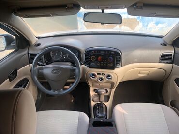 Hyundai: Hyundai Accent: 1.4 l | 2010 il Sedan — 11