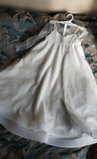 платье 5 6 лет: Детское платье, цвет - Белый, Б/у