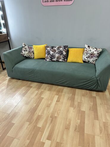 чехол на диваны: Продаю чехол на диван, состояние отличное 
размер 235 на 300