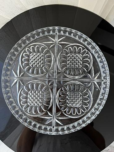 Şüşə bölməli servis qabı - Material: qalın, şəffaf şüşə - Forma